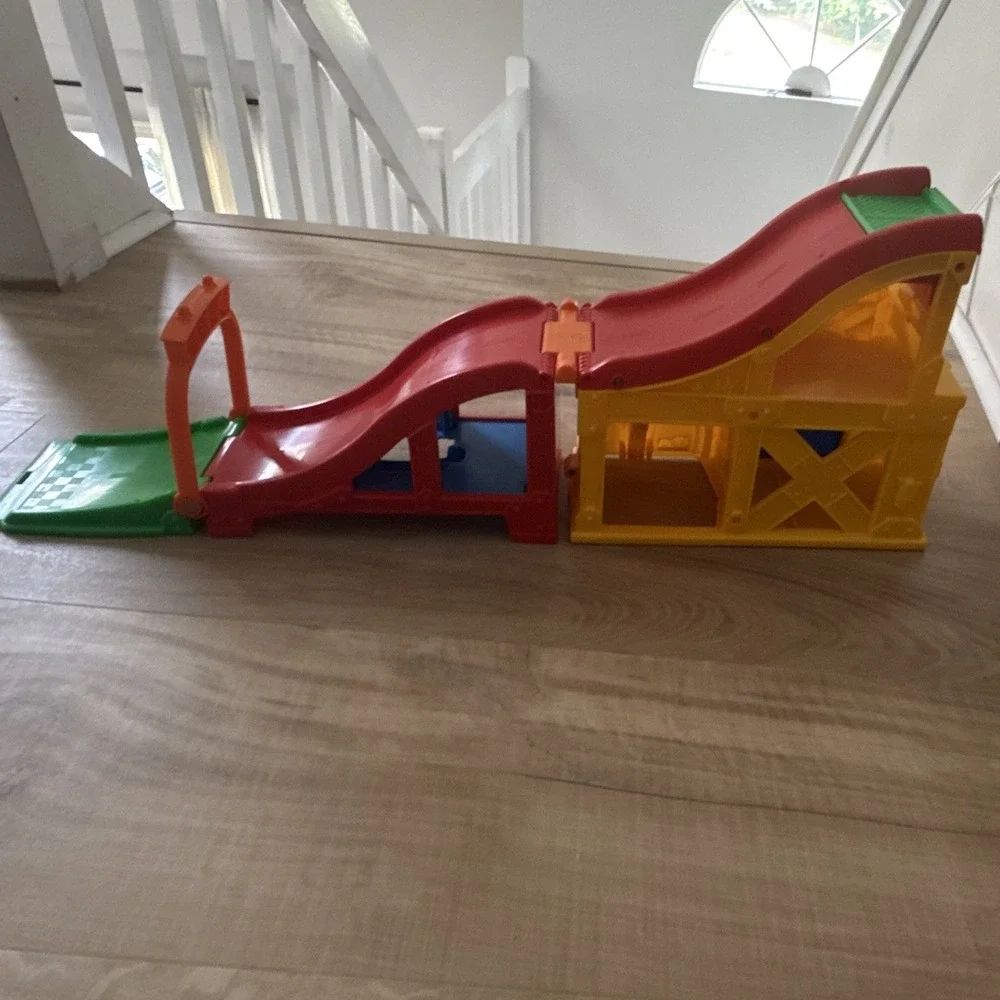 Vintage Fisher-Price Little People Race Track Garage Playset w/ Red Ramp Sounds